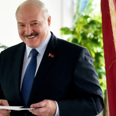 Lukashenko gana elección presidencial de Bielorrusia con más del 80% de los votos
