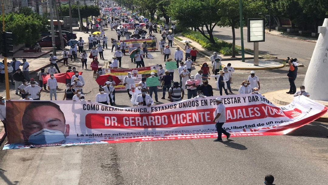 Trabajadores de la salud en Chiapas marchan para exigir liberación de médico detenido