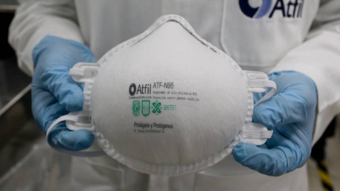 Autoridades de la Secretaría de Salud advirtieron que las mascarillas N95 son de alta eficiencia, por lo que solo pueden usarse por lapsos de 30 minutos a una hora antes de sentir escasez de oxígeno