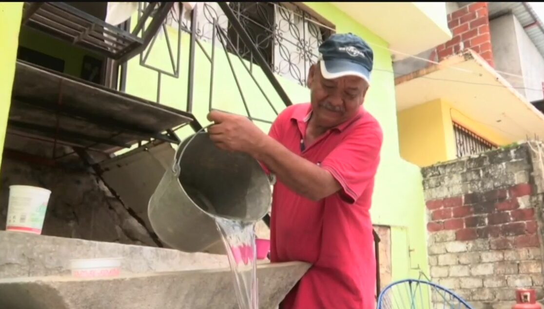miles de habitantes en acapulco padecen escasez de agua