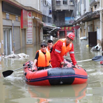 Miles de personas son evacuadas de sus viviendas por inundaciones en Sichuan, China