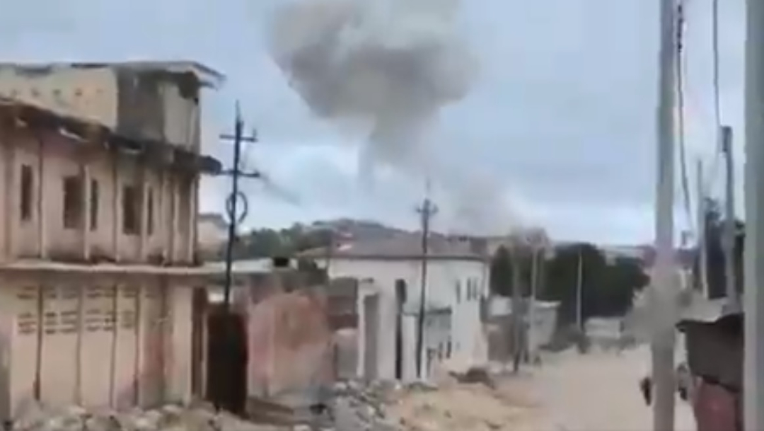 Reportan una explosión en un hotel de Mogadiscio, Somalia.