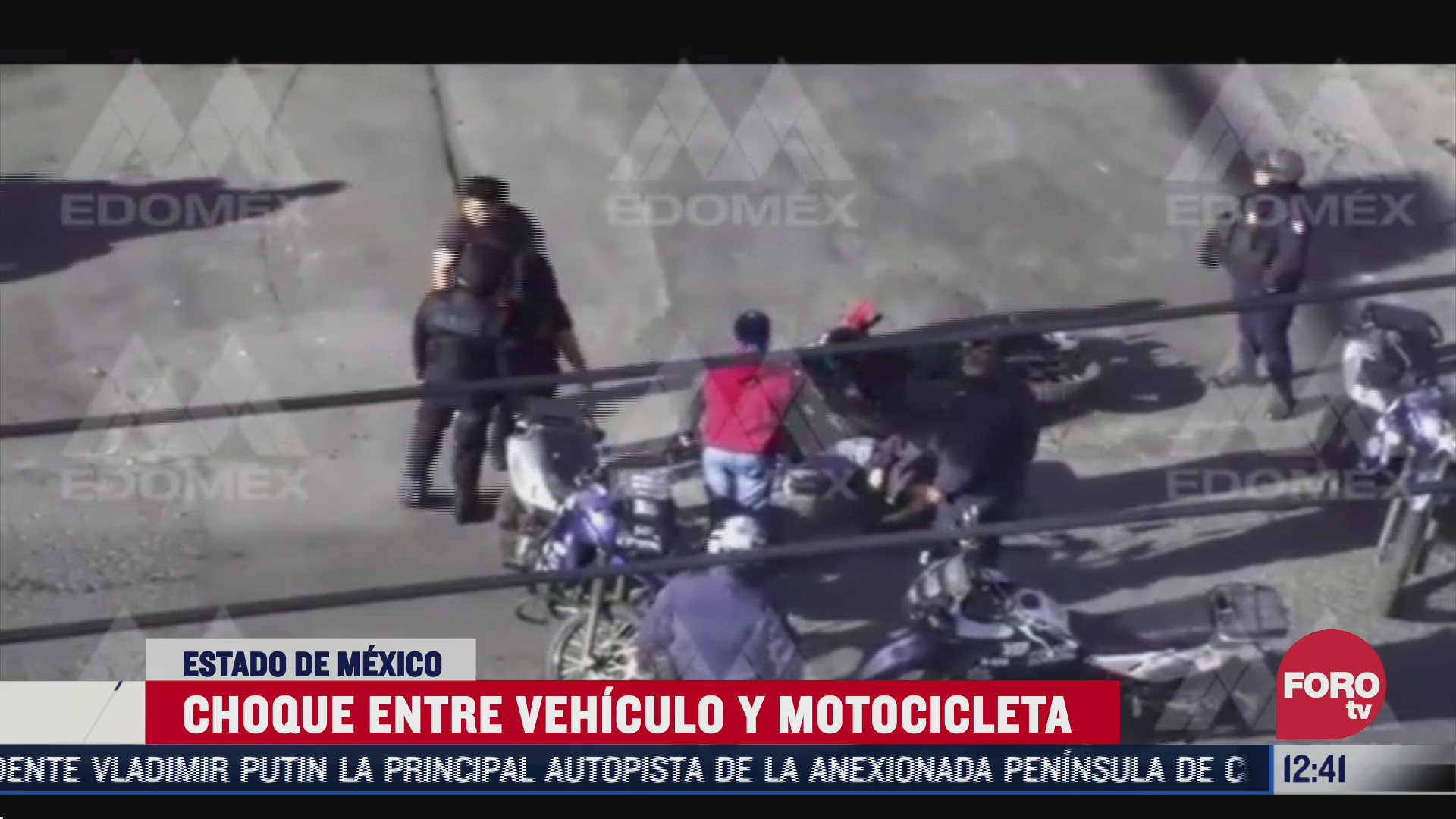 motociclista se pasa el alto y es embestido por un auto en edomex