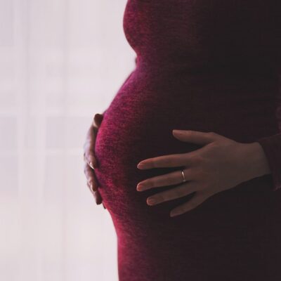 Las embarazadas tienen mayor riesgo de enfermedad grave por COVID-19, advierte la OPS