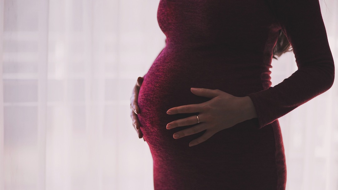 Mujeres embarazadas en riesgo de sufrir COVID-19 grave