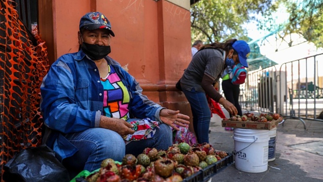 Mujeres vendiendo frutas en México