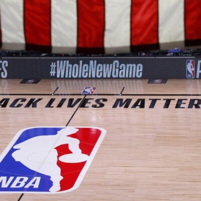 Jugadores de NBA deciden poner fin a boicot y seguirán con 'playoffs'