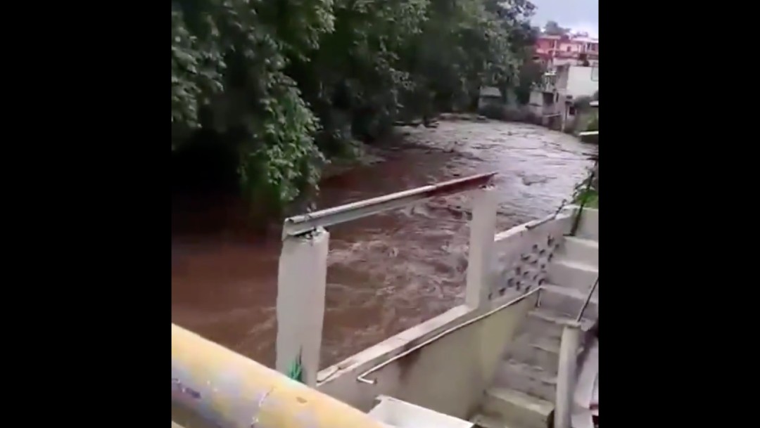Buscan a niña de ocho años arrastrada por un río en Coatepec, Veracruz