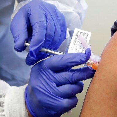 Vacunación masiva en Rusia contra coronavirus COVID-19 comenzará en un mes