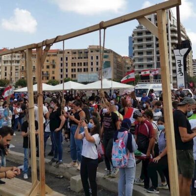 Miles de libaneses se manifiestan contra las autoridades tras la explosión en Beirut