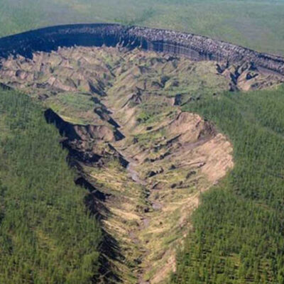 La Puerta al Infierno: ¿por qué no deja de crecer este enorme cráter en Rusia?