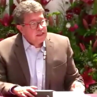 Senadores de Morena compran cachitos para la rifa del valor avión presidencial