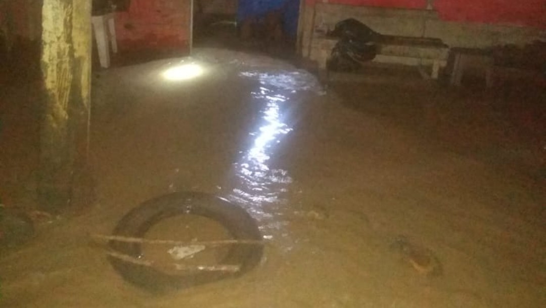 Se desborda río en Coyutla, Veracruz, y causa varias inundaciones