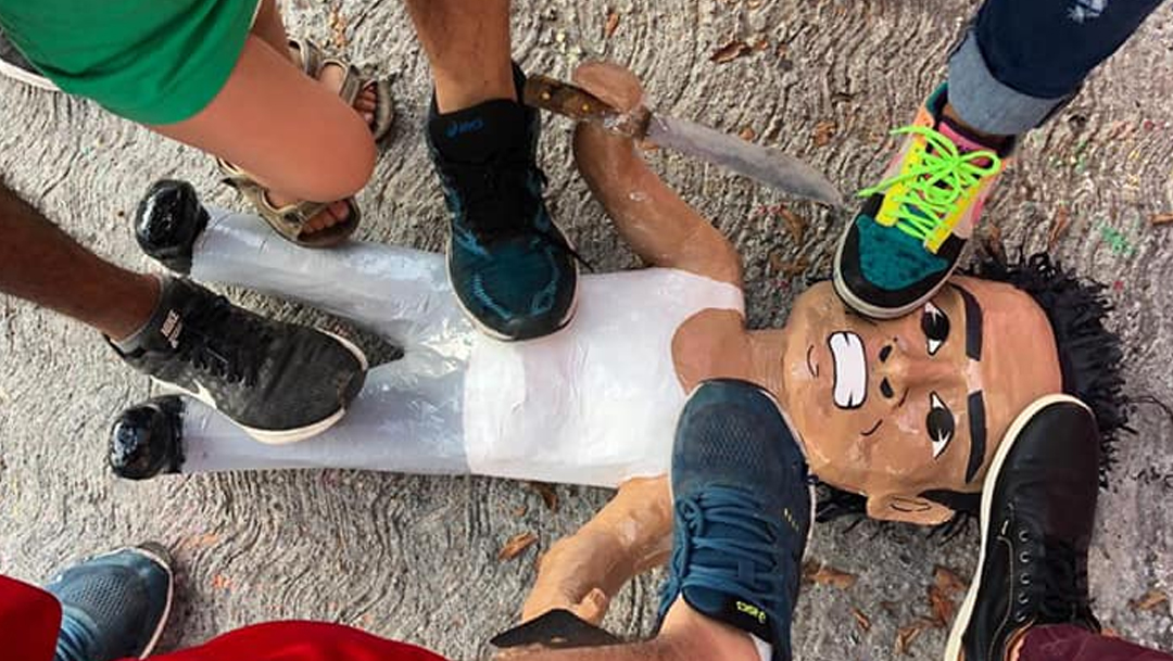 Crean piñata de ladrón de la combi en Tamaulipas