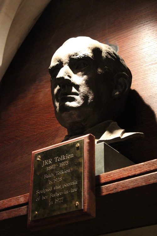 Busto de J.R.R. Tolkien