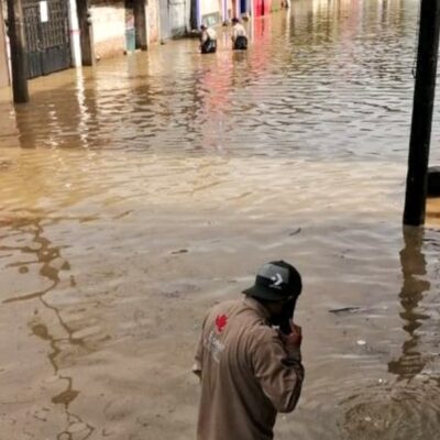 Tormenta en Xalapa, Veracruz, inunda calles y avenidas
