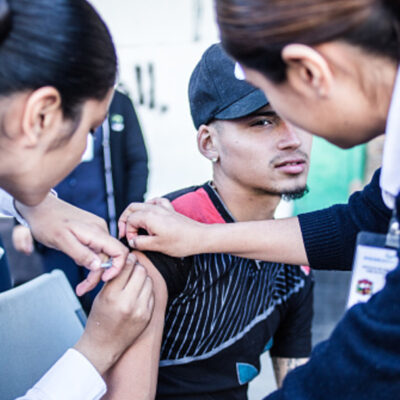 Vacunas contra difteria, sarampión y poliomielitis pasan a segundo plano en México por COVID-19