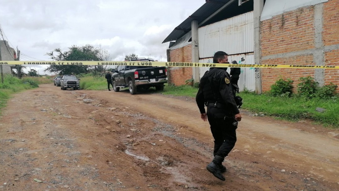 Aseguran bodega con al menos ocho vehículos robados en Tonalá, Jalisco