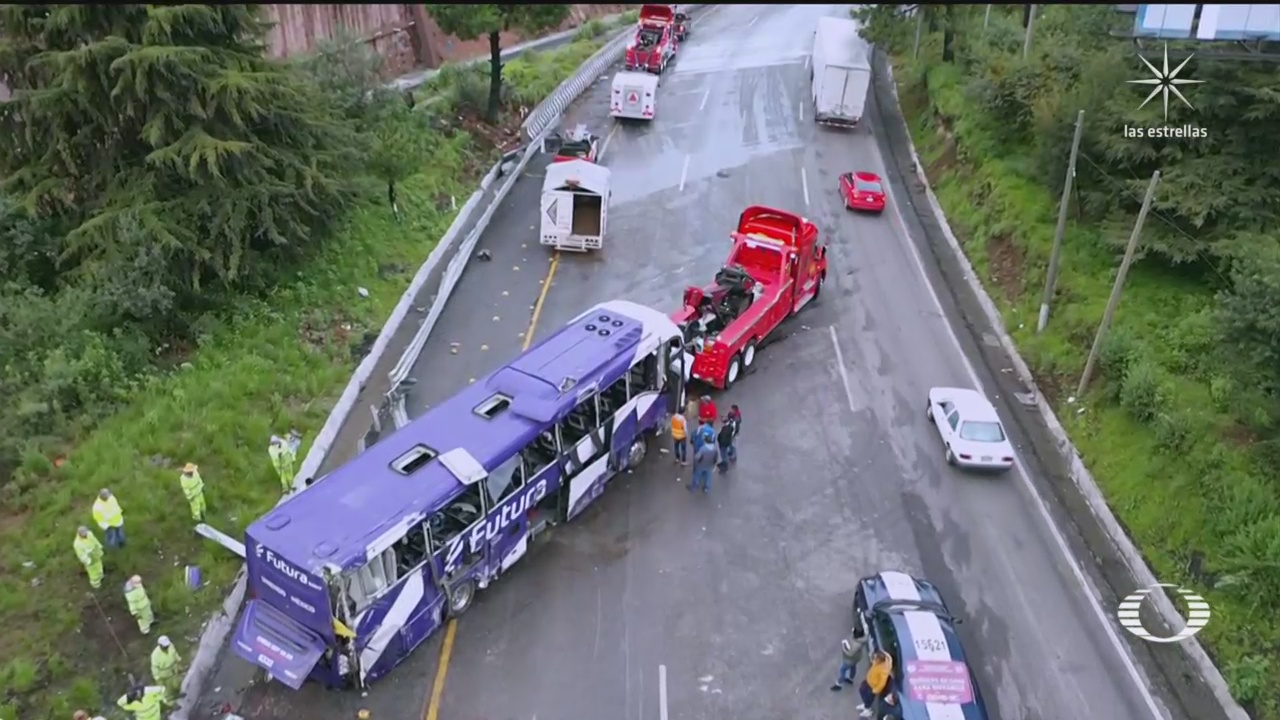 Vuelca autobús de pasajeros en la México-Toluca hay 15 muertos