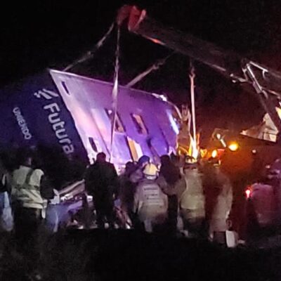 Volcadura de autobús de pasajeros deja 13 muertos en la México-Toluca