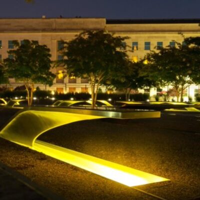 11S: Pentágono Memorial rinde homenaje a los que murieron durante los atentados de 2001