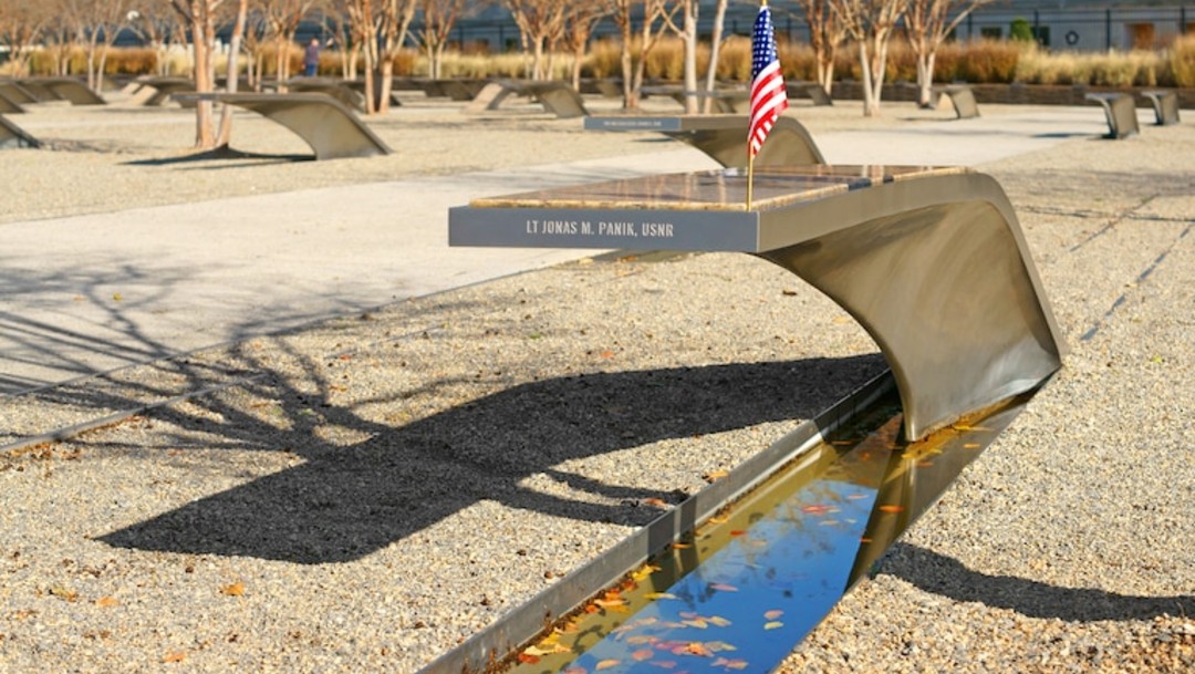 11S: Pentágono Memorial rinde homenaje a los que murieron durante los atentados de 2001