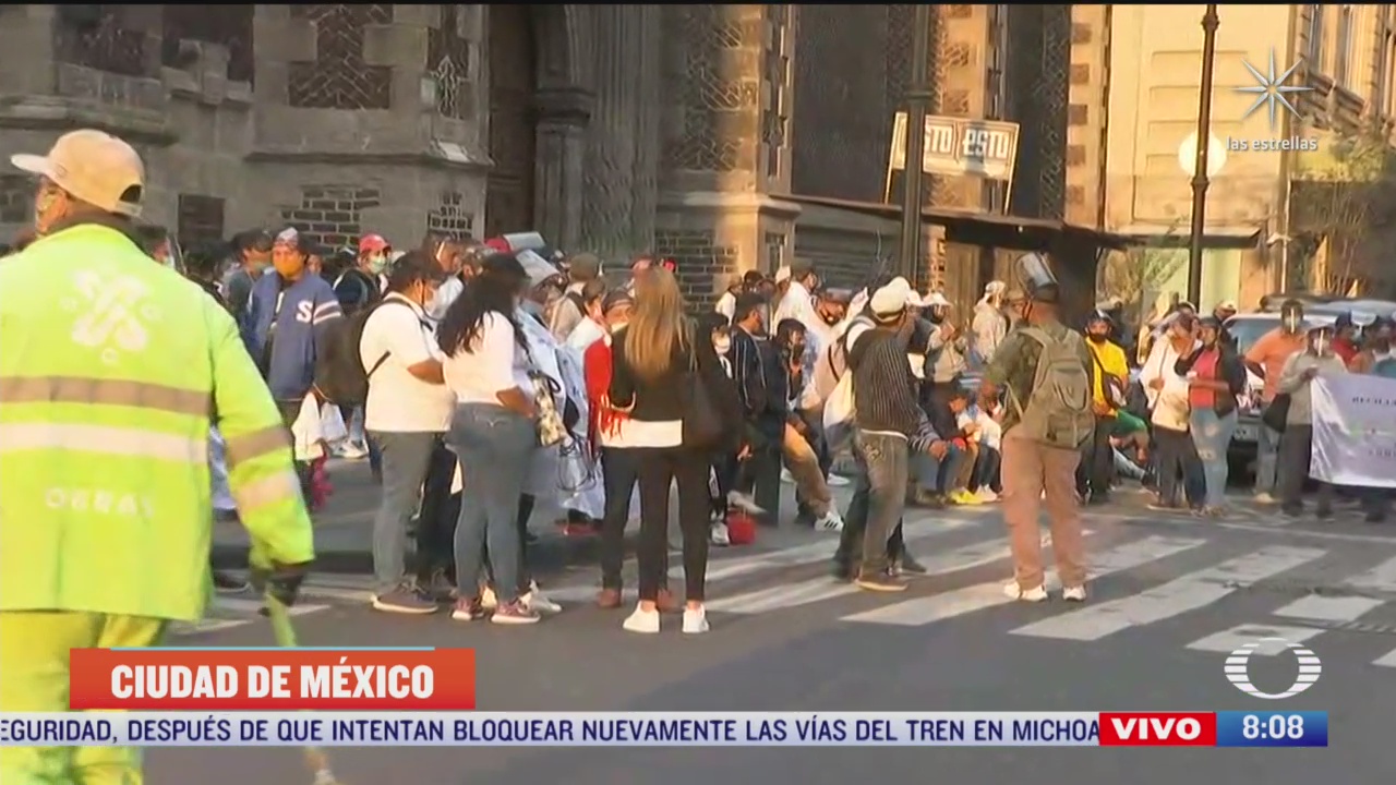 Manifestantes protestan en Zócalo de la Ciudad de México