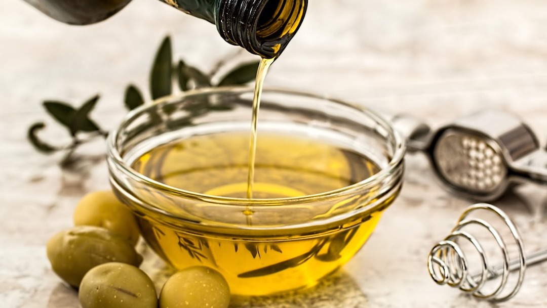 Qué pasa si mezclas bicarbonato y aceite de oliva