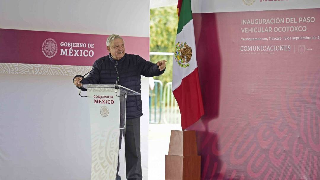 De gira por Tlaxcala, el presidente Andrés Manuel López Obrador recordó a las víctimas de los sismos del 19 de septiembre