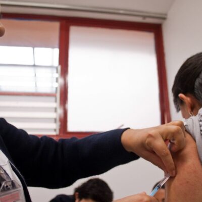 Aprueban reforma que obliga a padres y tutores vacunar a niñas, niños y adolescentes de México