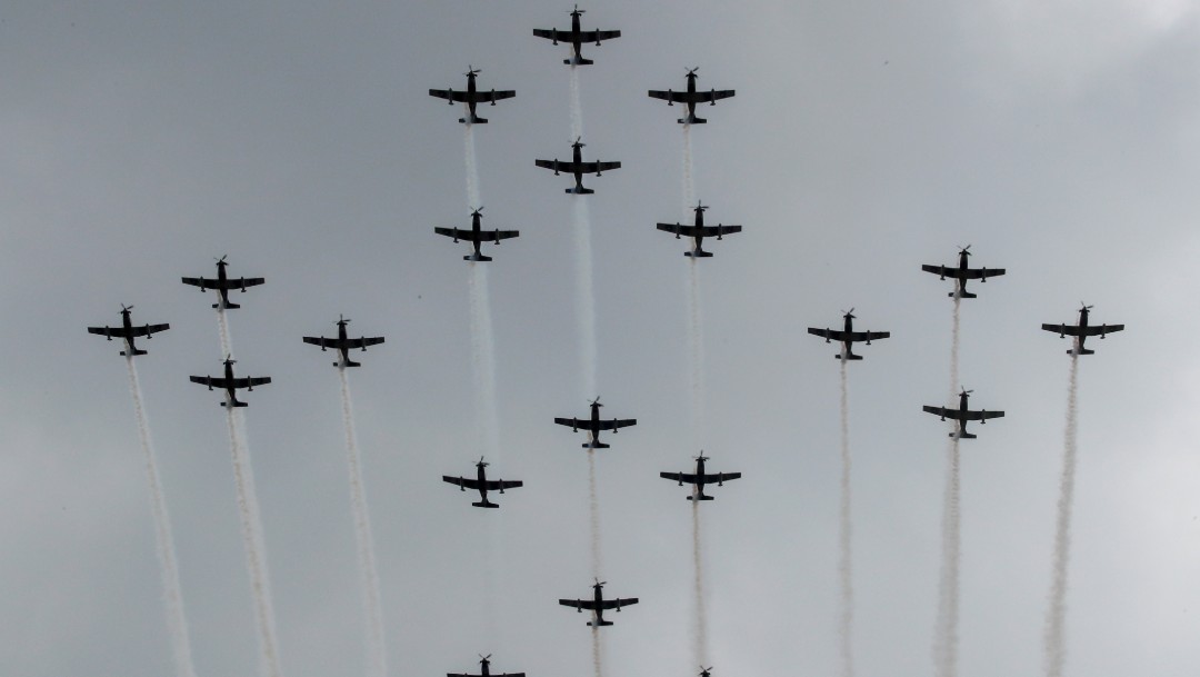 aviones en desfile militar