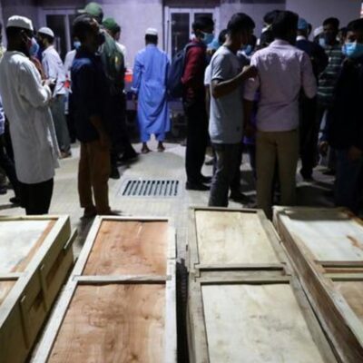 Suben a 24 los muertos por explosión de gas en mezquita de Bangladesh