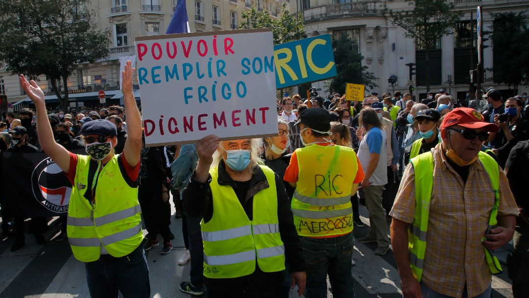 Chalecos amarillos protestan en París, Francia