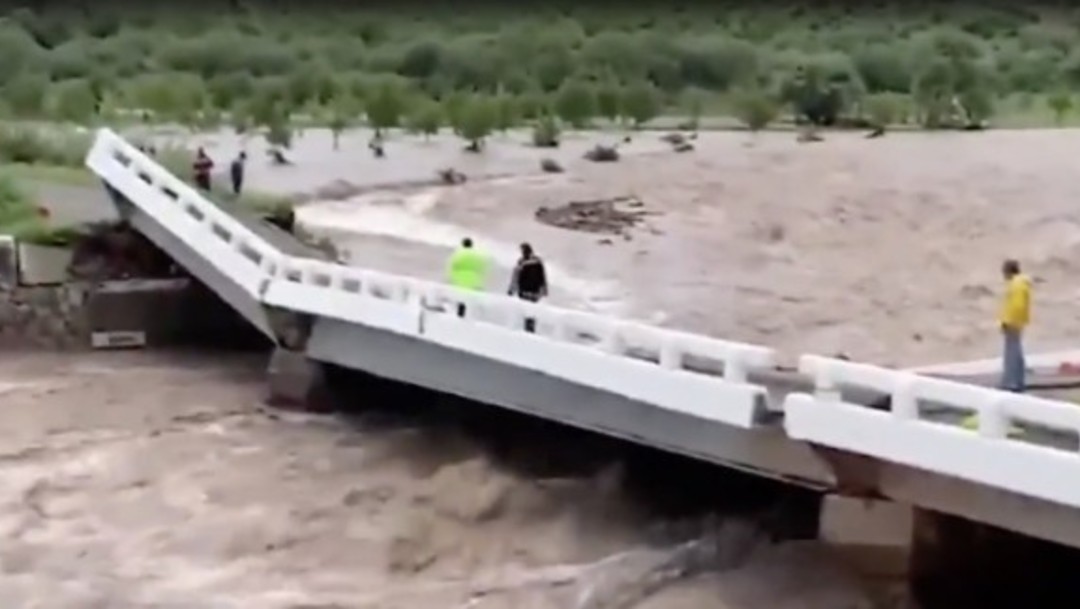 Colapsan los puentes Buenavista y San Antonio, en Durango, tras fuertes lluvias