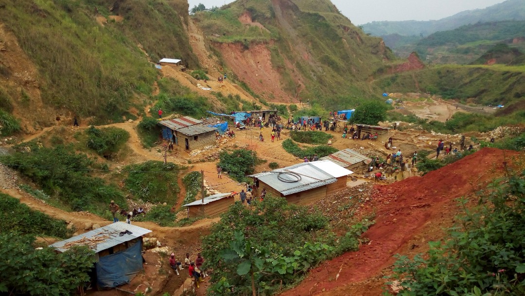 Colapsan pozos mineros en el Congo, reportan al menos 50 muertos