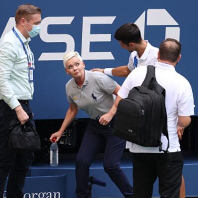 Novak Djokovic golpea a jueza y es expulsado del US Open