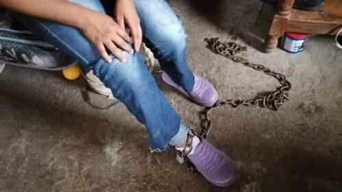 DIF investiga a madre de niña encadenada en Cuernavaca