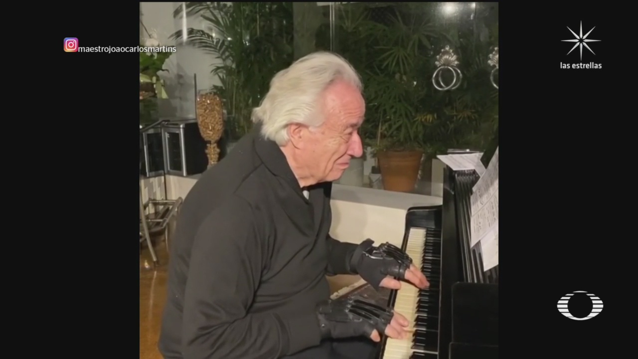 el pianista joao carlos martins vuelve a tocar gracias a guantes bionicos