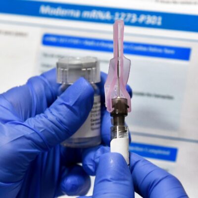 Moderna revela protocolo de ensayo de vacuna contra COVID-19
