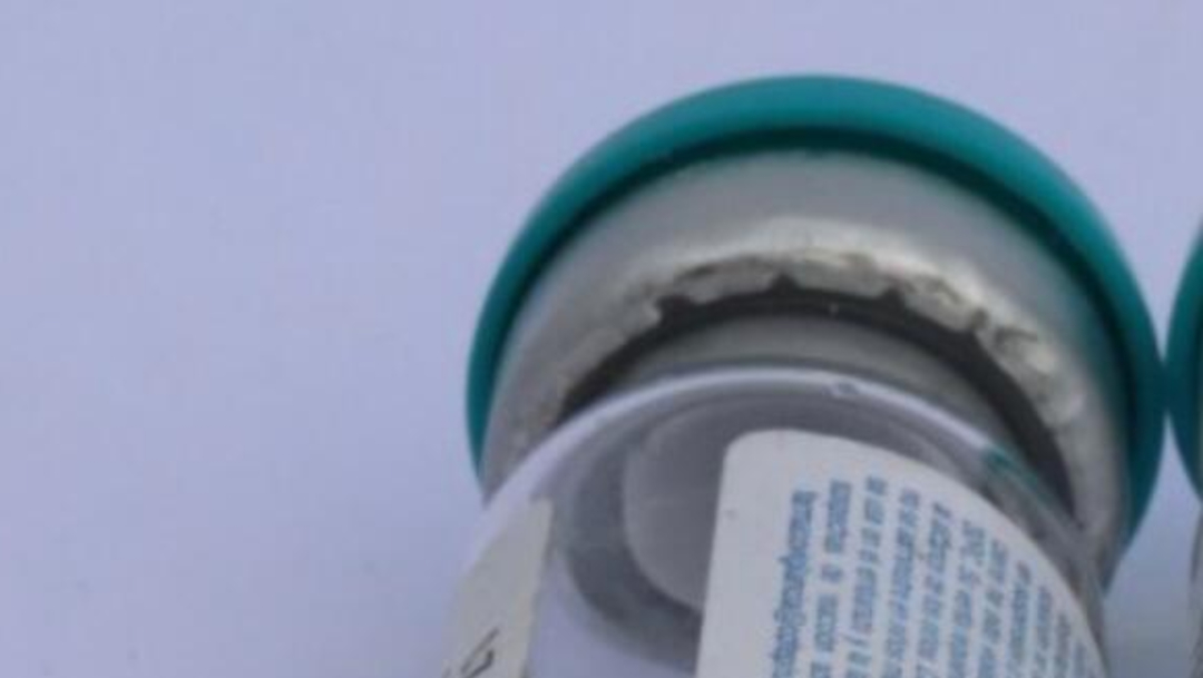 Imagen del frasco con el fármaco adulterado, con evidencia de que ya había sido abierto.