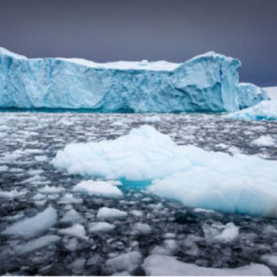 Calor fractura el principal glaciar en Groenlandia