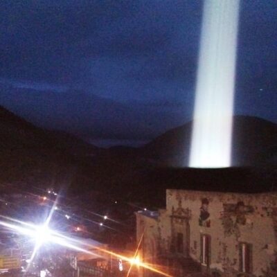 Foto de misterioso haz de luz en Real de Catorce se vuelve viral