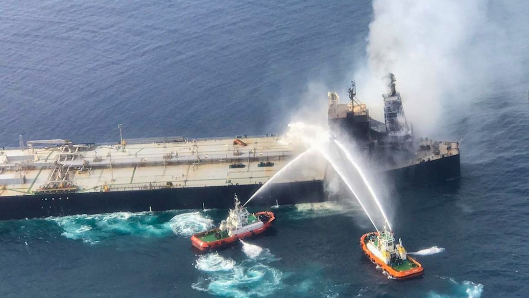 Apagan incendio en buque con miles de toneladas de hidrocarburos frente a Sri Lanka