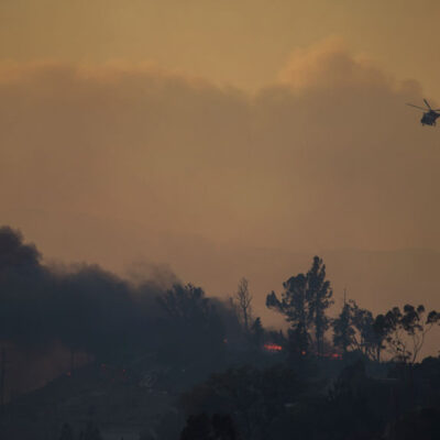 Incendio en California provoca la mayor nube de humo vista en Estados Unidos
