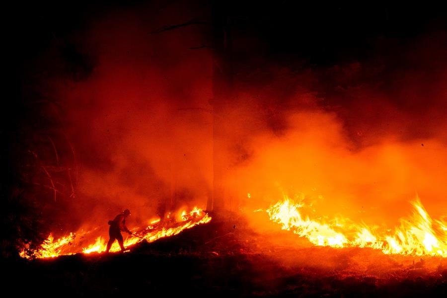 Incendio-forestal-en-California-amenaza a-más-de-mil-viviendas