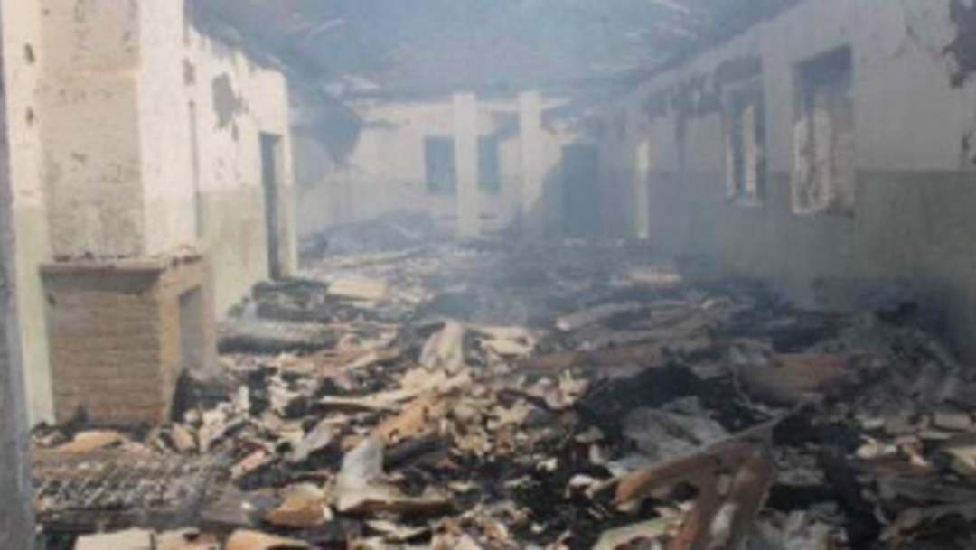 El fuego arrasó uno de los dormitorios del colegio de educación primaria Byamungu en Itera, aldea perteneciente al distrito de Kyerwa, Tanzania