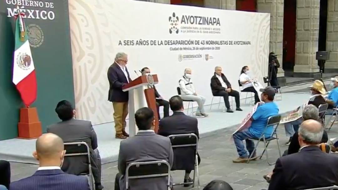 El subsecretario de Derechos Humanos de la Segob, Alejandro Encinas, informa los avances de la investigación por la desaparición de los 43 normalistas de Ayotzinapa