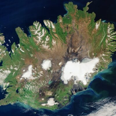 Extraña imagen de Islandia libre de nubes es tomada desde el espacio