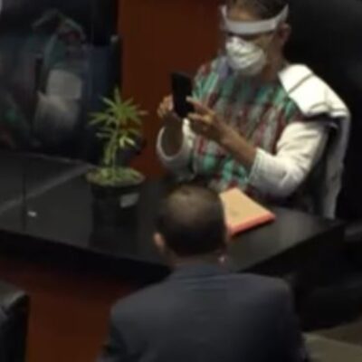 Senadora de Morena Jesusa Rodríguez lleva planta de marihuana al Senado
