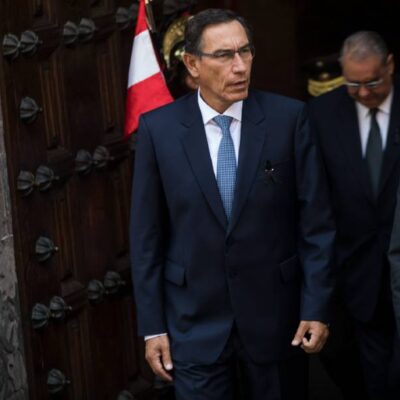 Destitución de Vizcarra en Perú se debilita; líderes políticos rechazan juicio político